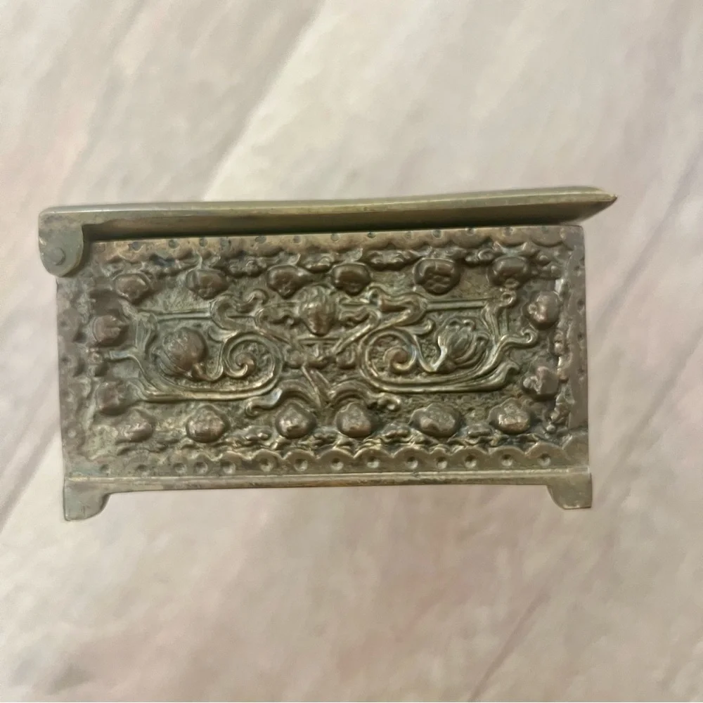 Rare Antique Belgique Art Nouveau Repousse‎ Flower Brass Jewelry Casket Box
